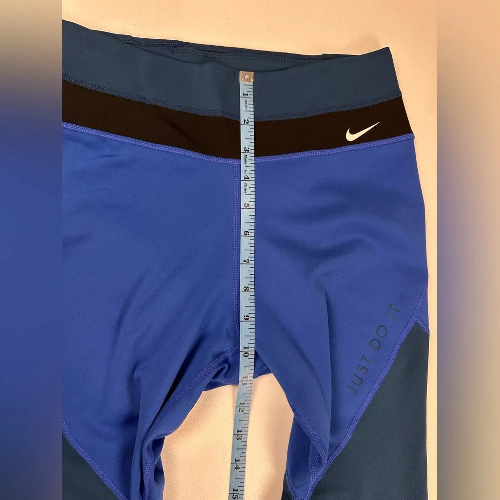 Nike vibrant leggings